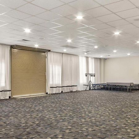 Quality Inn & Suites Downtown Грин Бэй Экстерьер фото