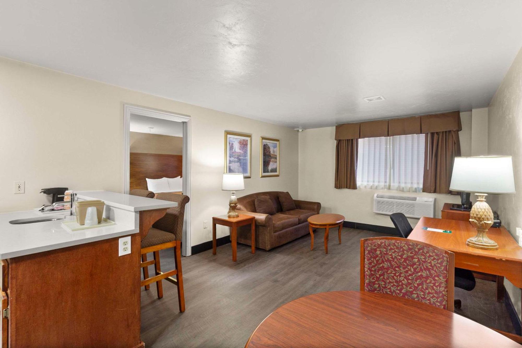 Quality Inn & Suites Downtown Грин Бэй Экстерьер фото