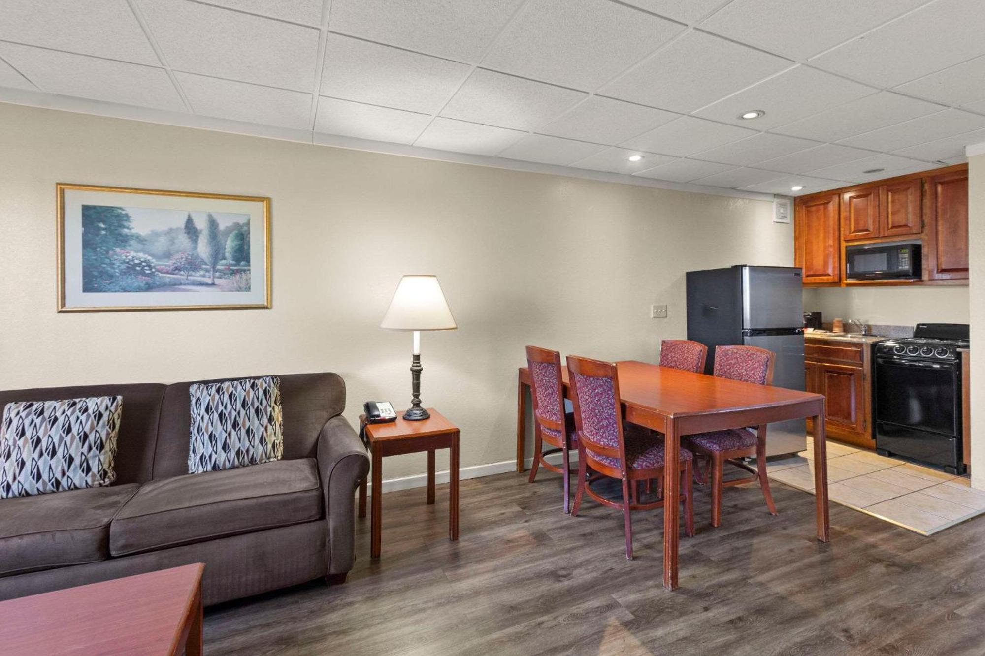 Quality Inn & Suites Downtown Грин Бэй Экстерьер фото
