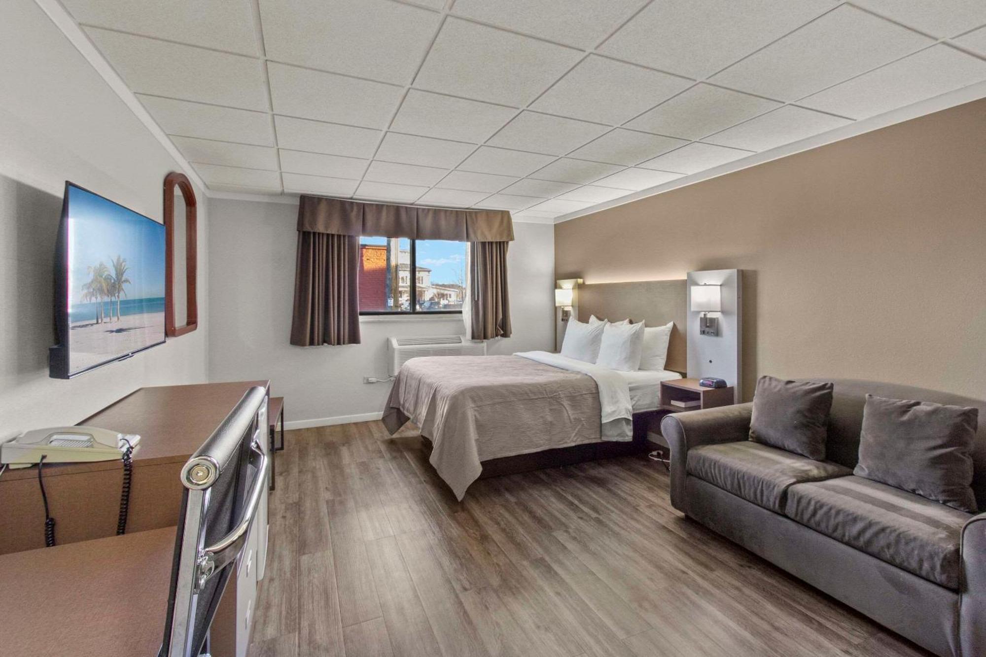Quality Inn & Suites Downtown Грин Бэй Экстерьер фото