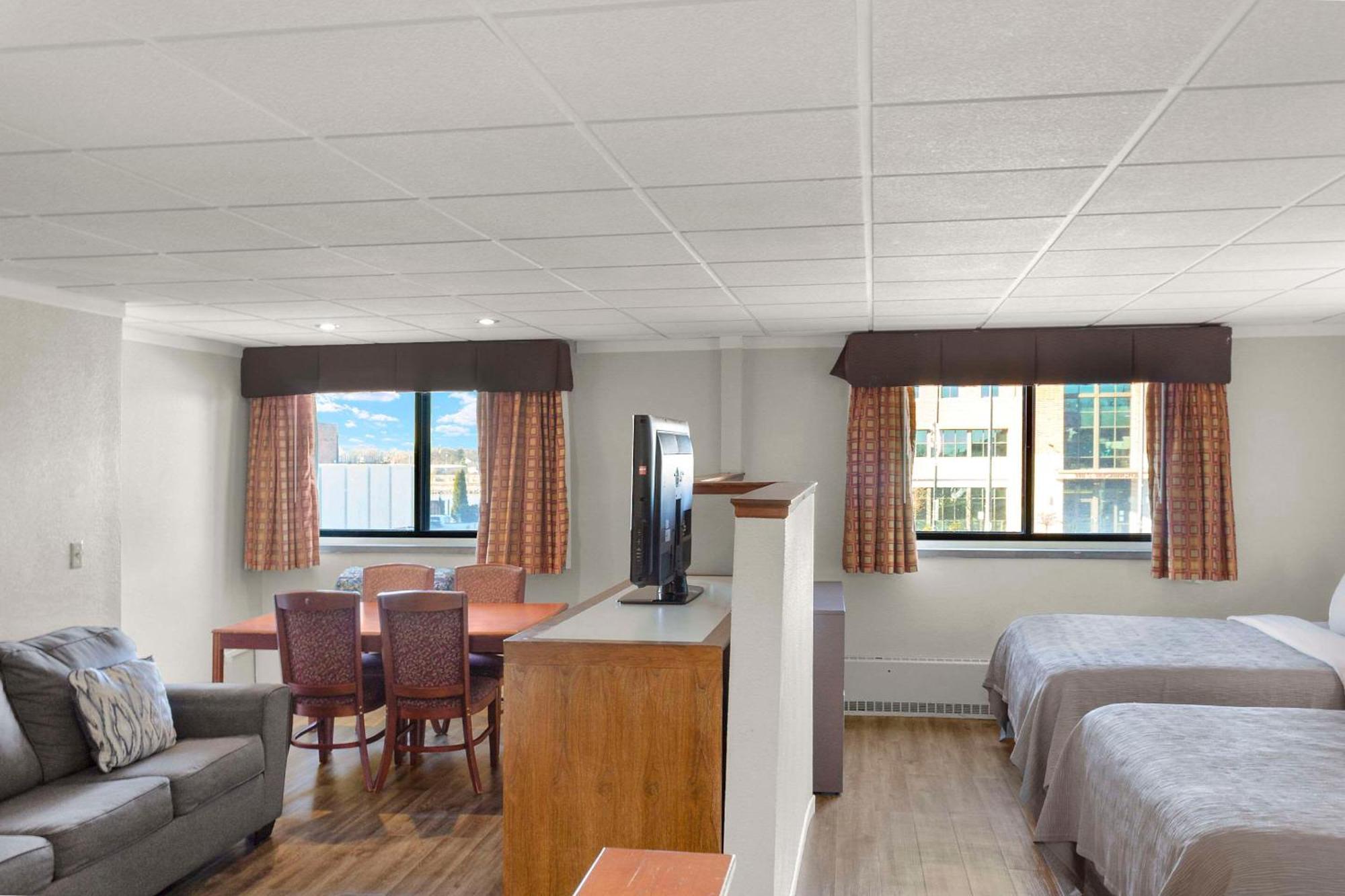 Quality Inn & Suites Downtown Грин Бэй Экстерьер фото