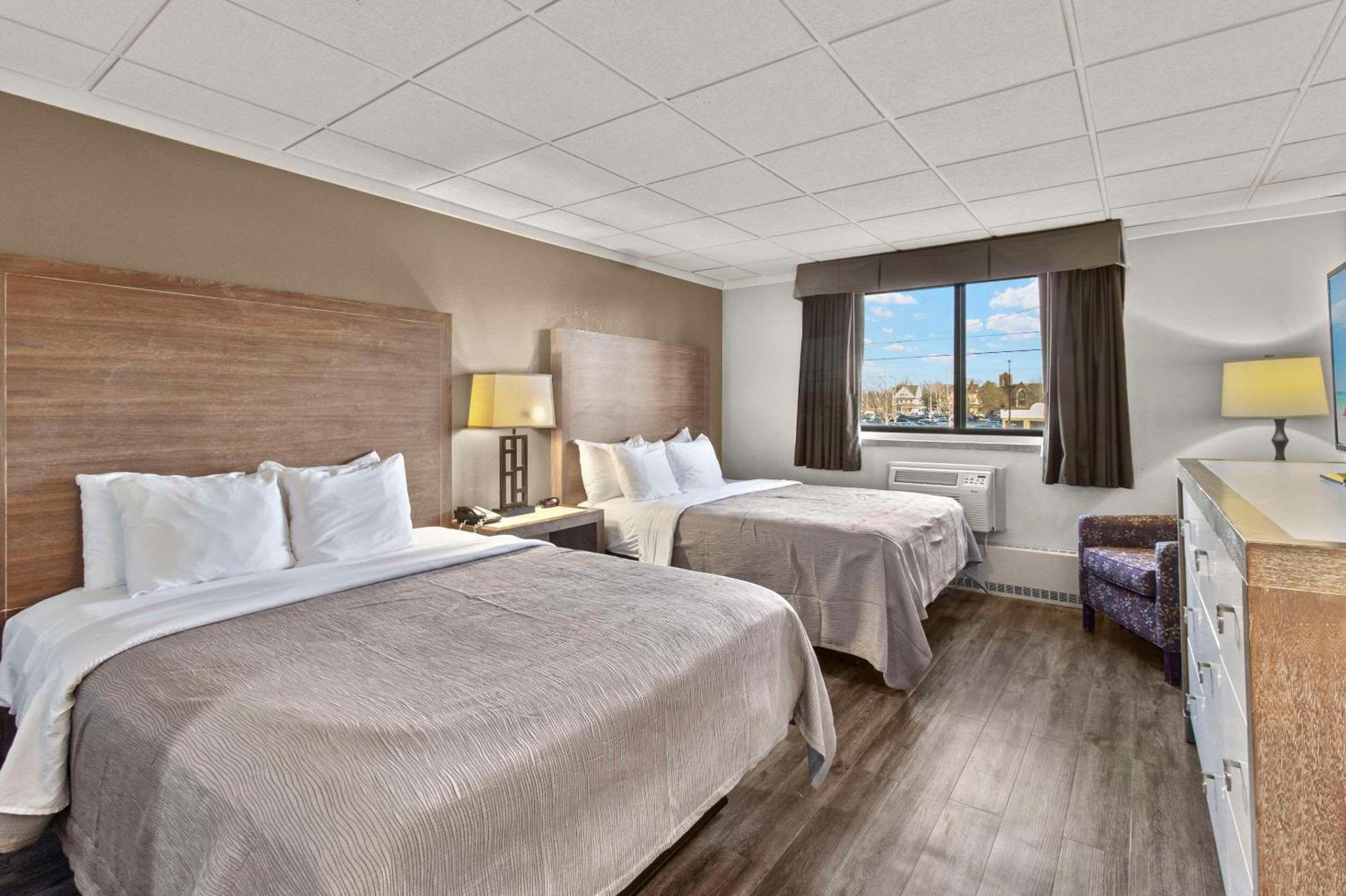 Quality Inn & Suites Downtown Грин Бэй Экстерьер фото