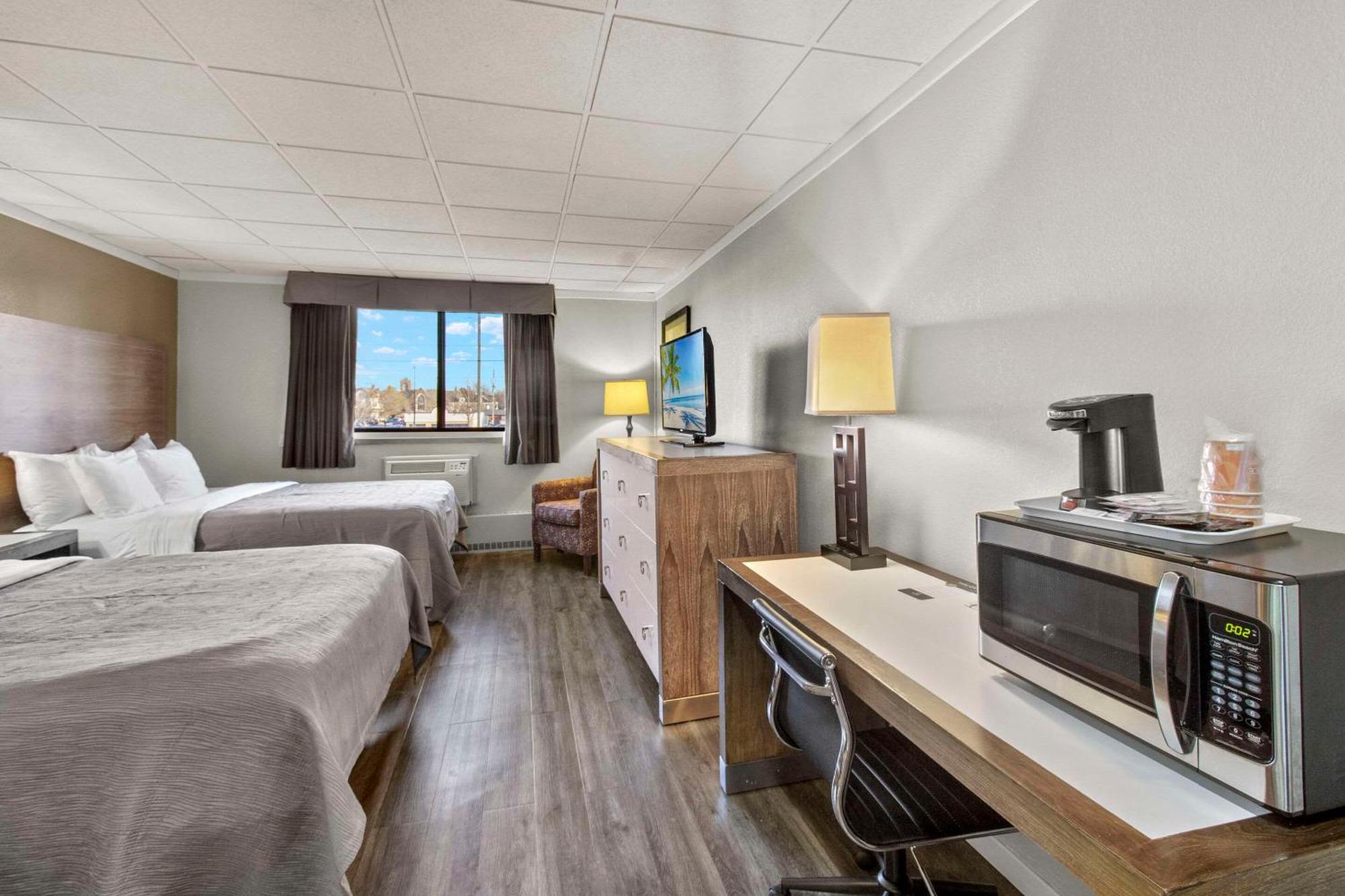 Quality Inn & Suites Downtown Грин Бэй Экстерьер фото