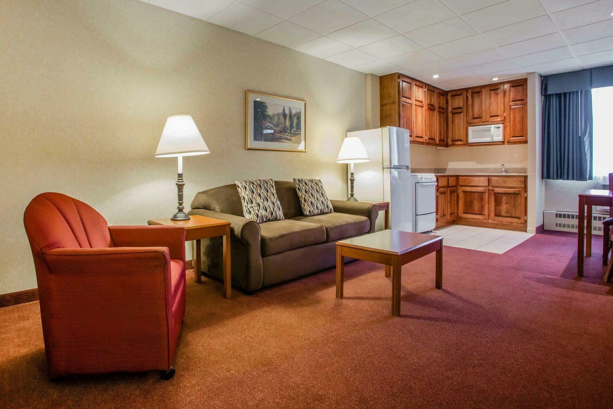Quality Inn & Suites Downtown Грин Бэй Экстерьер фото